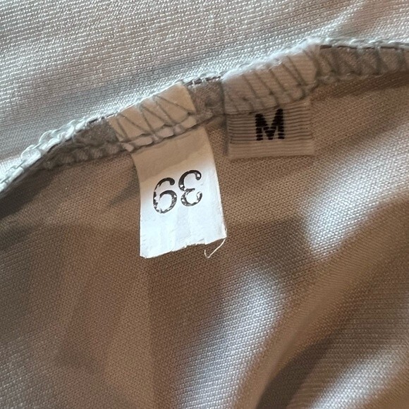 Gray Daisy print floral top size medium - Picture 4 of 4